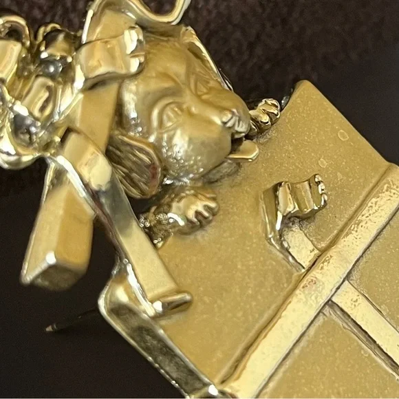 AJC Puppy in a Gift Brooch - Picture 6 of 8